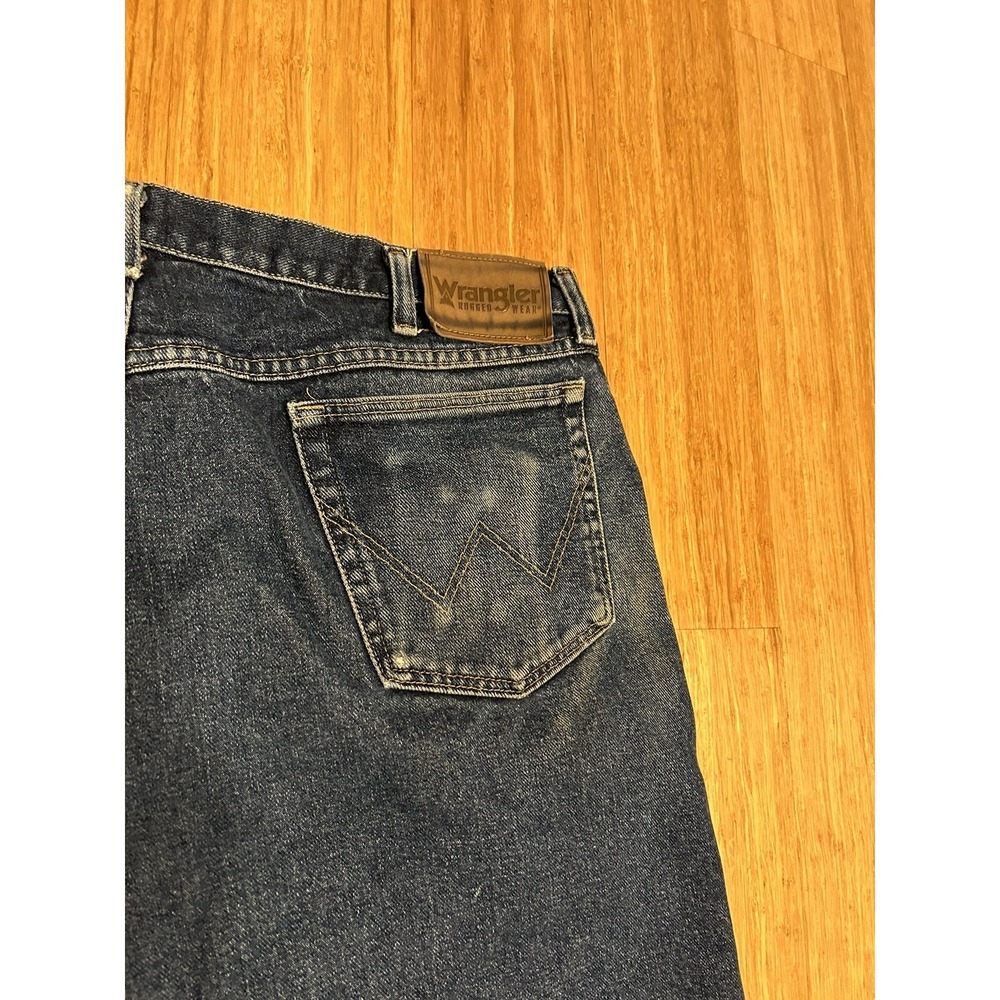 Men's classic Wrangler Rugged Wear jeans naturally distressed 40 workwear cowboy - Picture 14 of 15